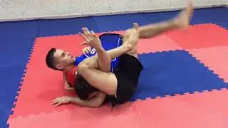 Self Defense Technique | 🎁⬇️ SUBSCRIBE now and WIN a PRIZE👇🎁 #selfdefense #shorts