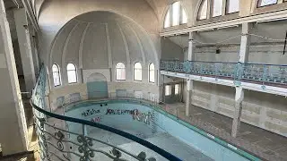 Exploring hidden Bathhouse in City