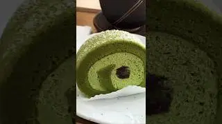 Matcha roll cake 🍵