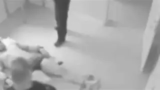 Заключенный гасит ментов!!!