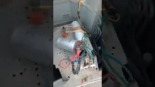 R- 22 filing in Split Type A/C  Air Conditioner . #aslamhamayooni #aslambhai #actechnician #acrepair