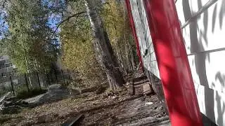 Нас окружили люди Со всех сторон