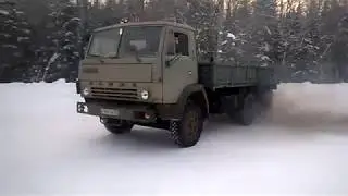 КамАЗ валит боком. Немного дрифта. КамАЗ-5320