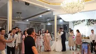 Танцуем под песню 