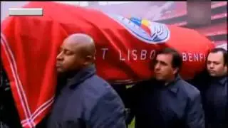 Почтение памяти Эйсебио в Лиссабоне