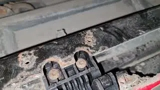 Renault Premium DXI. Меняю петли рундука. Мелкие нюансы.