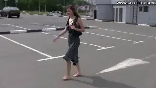 Красивые русские девчонки — и все босиком