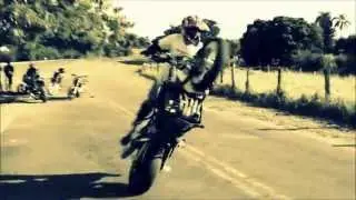Zerinho com os pés no suporte de Srad 750 !!!