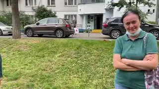 Друзья зашли в гости.