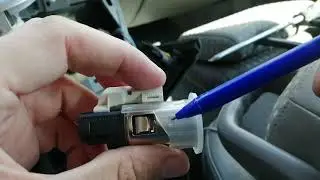 Rozbieranie zapalniczki samochodowej. Renault Scenic 2.