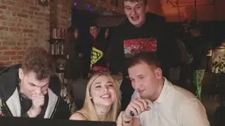 БАРБИ ТЫКАЕТ В ЗЛОГО