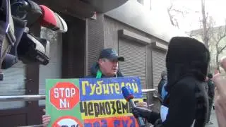 Массовый пикет возле офиса УГМК в Воронеже