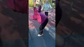 Трудное упражнение на кольцах выполняет Юля.