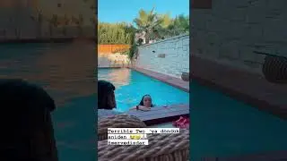Ezgi Mola, Merve Dizdar'ı yüzerken paylaştı 