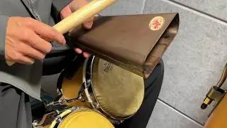 Tocar el ES-9 (?) con una baqueta gruesa.