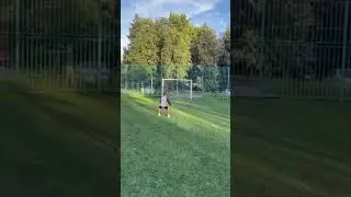 что творит этот парень 😳