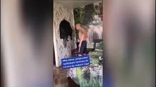 Когда взял крабовую палочку из салата до нового года 😂