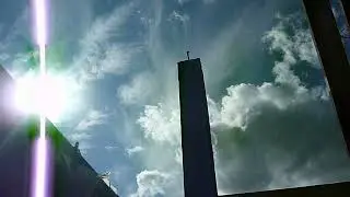Вытаскиваем листвяжный столб при помощи шуруповерта.