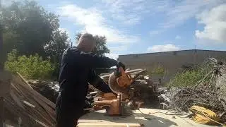 Торцовочная пила Deko в работе