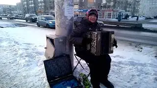 Бабуля на гармошке..  Динь-динь-динь