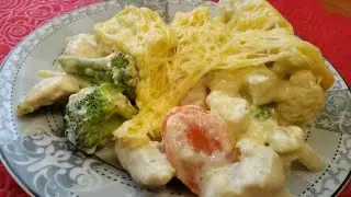 Курица с овощами в сливочном соусе.