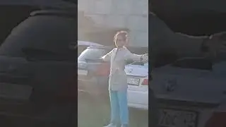 Виталий проводит зарядку просто