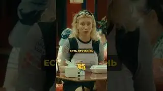 Юля Коваль пробует дуриан в Сингапуре