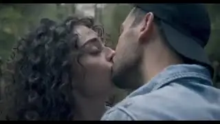 Esra Bilgiç(Kanunsuz Topraklar) Murat Yıldırım(Aziz Dizisi) Ateşli Sevişme/Öpüşme Sahnesi