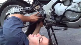 Lowering BMW F650GS Dakar with KoubaLinks!