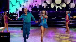 'Brady Bunch' star Barry Williams, 69, shocks 'DWTS' crowd by ripping off shirt #shortvideo