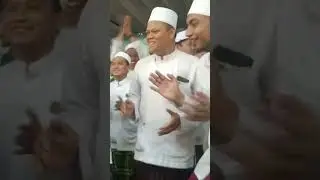 bahagia itu sederhana, ekspresikan apa yg membuatmu bahagia , hingga orang lain larut dalam senyuman