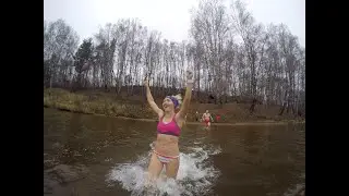 Отморозки купаются и орут