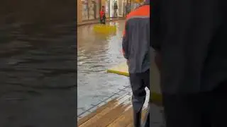 По колено в воде на Крюковской площади - последствия ливня 7 июля 2022