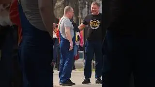 Кто-то дороги чинит, а я трусы продаю 😄