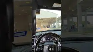 Cruzando a usa en ram trx. 