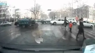 Автоподстава. Ребенок провоцирует ДТП в Китае
