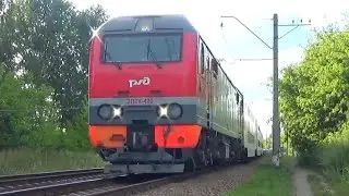 ЭП2К-420 с двухэтажным поездом и приветливой бригадой