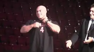 Serdar Aktolga Yarışmada Tişörtünü Çıkartıyor