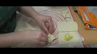 ПЕКУ ПИРОЖКИ ИЗ СЛОЕНОГО ТЕСТА\ДОМАШНИЕ СЛОЙКИ К ЧАЮ