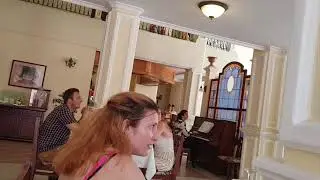 Santiago de Cuba 🇨🇺 Almorzando y Sorprendido por Hermosas Cantantes Cubanas