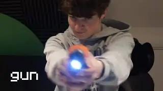 tubbo hold the gun