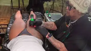 thicc baddie gettin tatted up