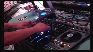 Native Instrument's Traktor S4 - Scratching