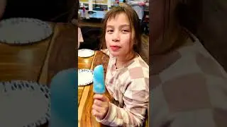 AMAZING CUTE GIRLS EATING YUMMY POPSICLE SWEET AND COLD 