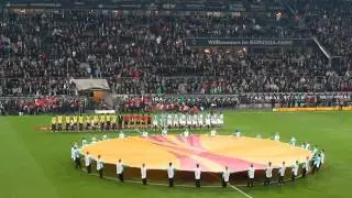 Borussia M'gladbach - Fenerbahce Istanbul 04.10.2012 Borussiapark Mannschaften betreten das Feld