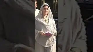 Ayesha gulali show boob