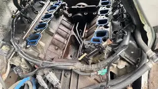 Restaura el poder de tu Ford E-350 5.4L 2000: cambiándole el empaque del múltiple de admisión.