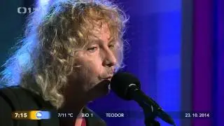 Peter Nagy  S nohami na stole