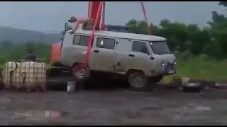 ПЬЯНЫЕ РУССКИЕ ГРУЗЯТ АВТО/ПЬЯНЫЙ УПАЛ/ УАЗ БУХАНКА