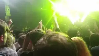 Weezer - Pork and Beans live at Manchester Academy